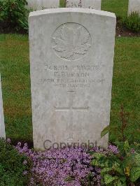 Etaples Military Cemetery - Burton, F